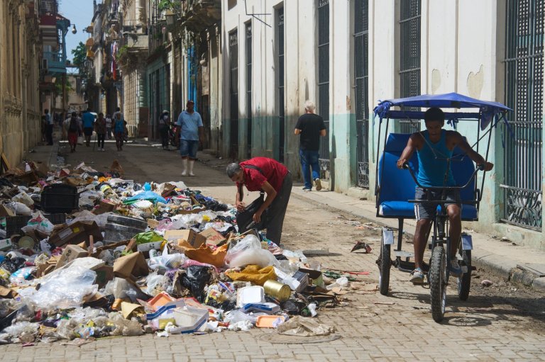 A garbage crisis engulfs Havana as fuel shortages stall trash pickup | iNFOnews.ca