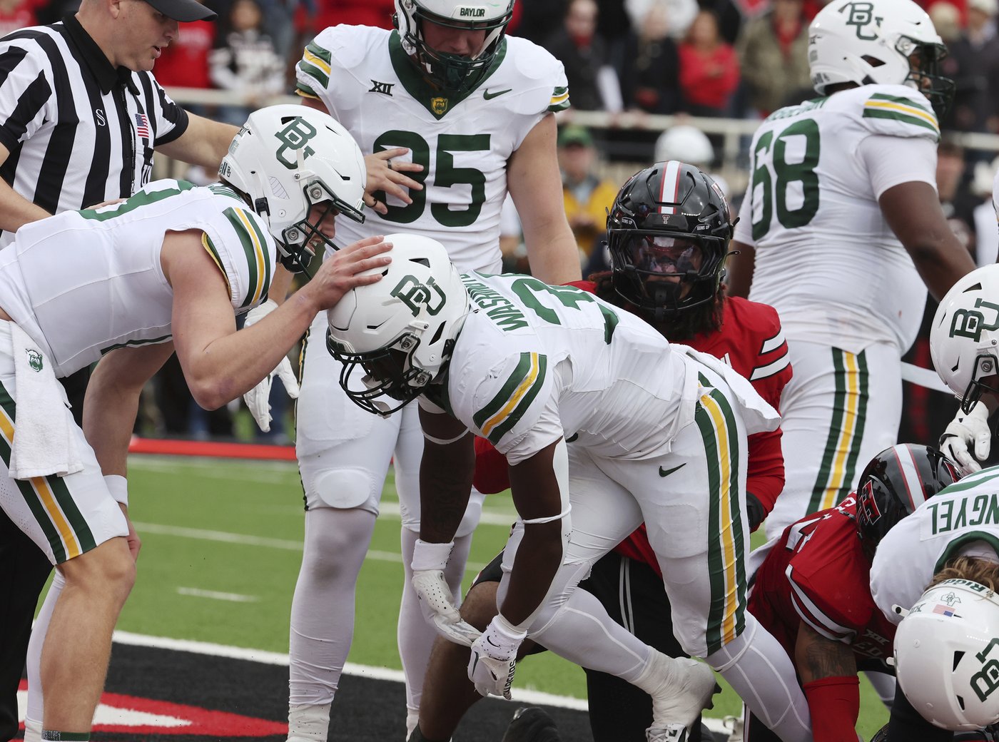Sawyer Robertson celebrates homecoming with 5 TDs passes as Baylor stuns Texas Tech 59-35 | iNFOnews.ca
