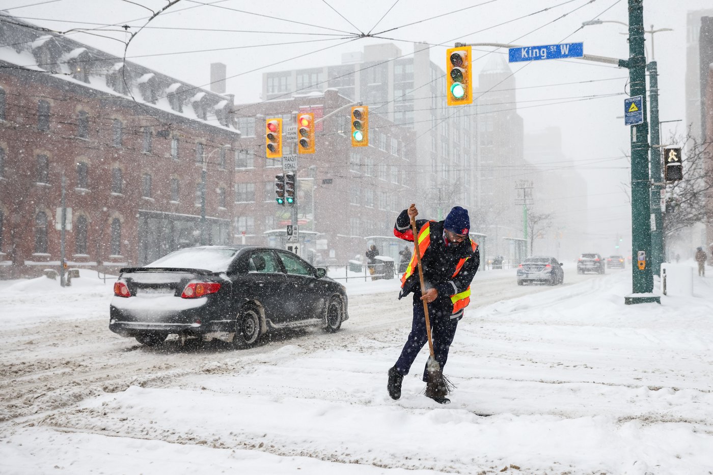 Heavy snowstorm and frigid temperatures prompt flight cancellations and delays | iNFOnews.ca Heavy snowstorm and frigid temperatures prompt flight cancellations and delays | iNFOnews.ca