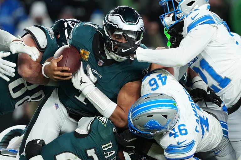 Jalen Hurts' lone touchdown leads Eagles to 16-9 victory over Lions in lackluster offensive game | iNFOnews.ca