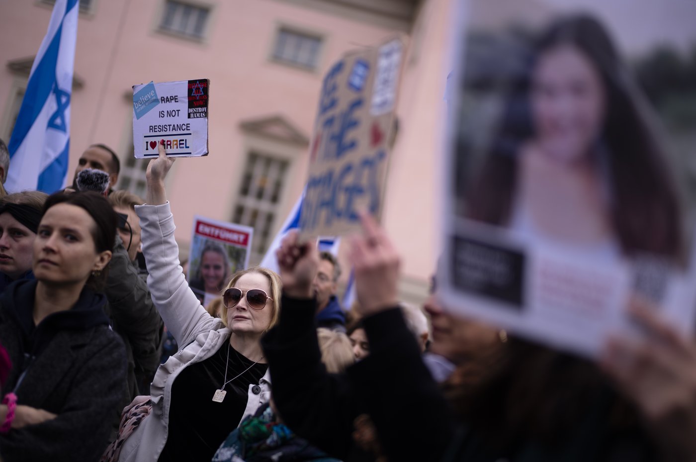 Pro-Palestinian and pro-Israeli crowds rally across the world on the eve of Oct. 7 anniversary | iNFOnews.ca