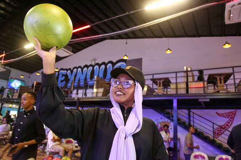 Somalia welcomes its first bowling alley as the middle class and diaspora returnees grow | iNFOnews.ca
