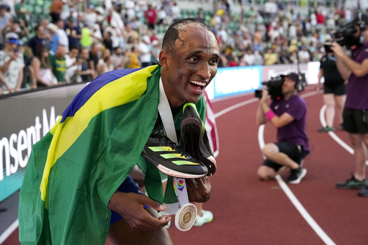 A burn victim as a child, Brazilian hurdler dos Santos explains how track helped save his life | iNFOnews.ca