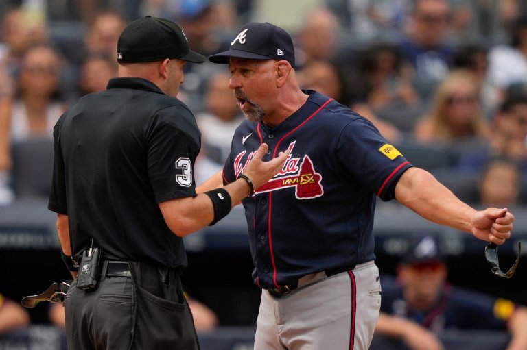 Braves manager Walt Weiss tossed for arguing after Chris Sale called for balk vs. Yankees | iNFOnews.ca