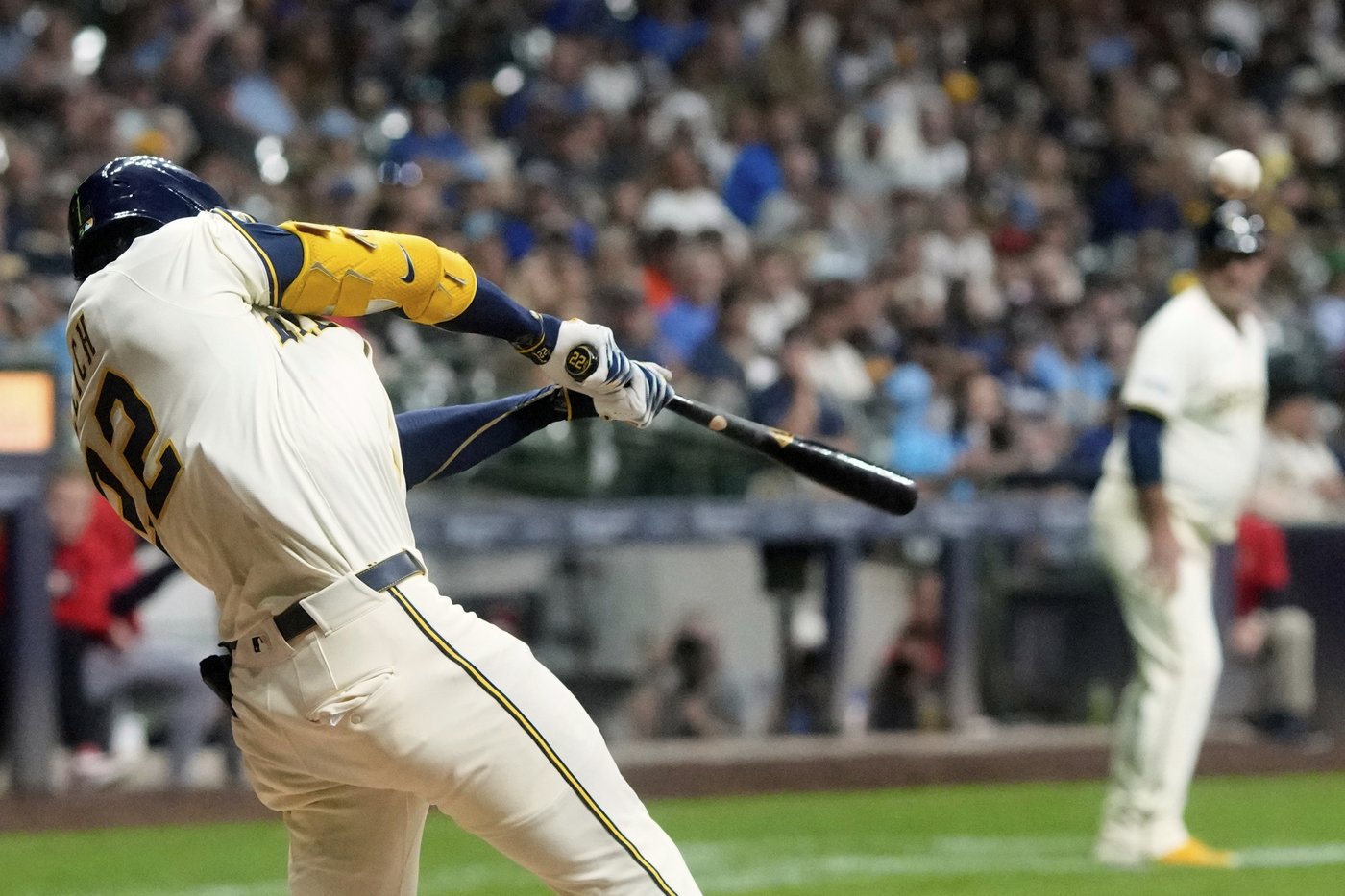 Yelich gets his 100th RBI as Brewers beat Angels 5-2 to complete sweep | iNFOnews.ca