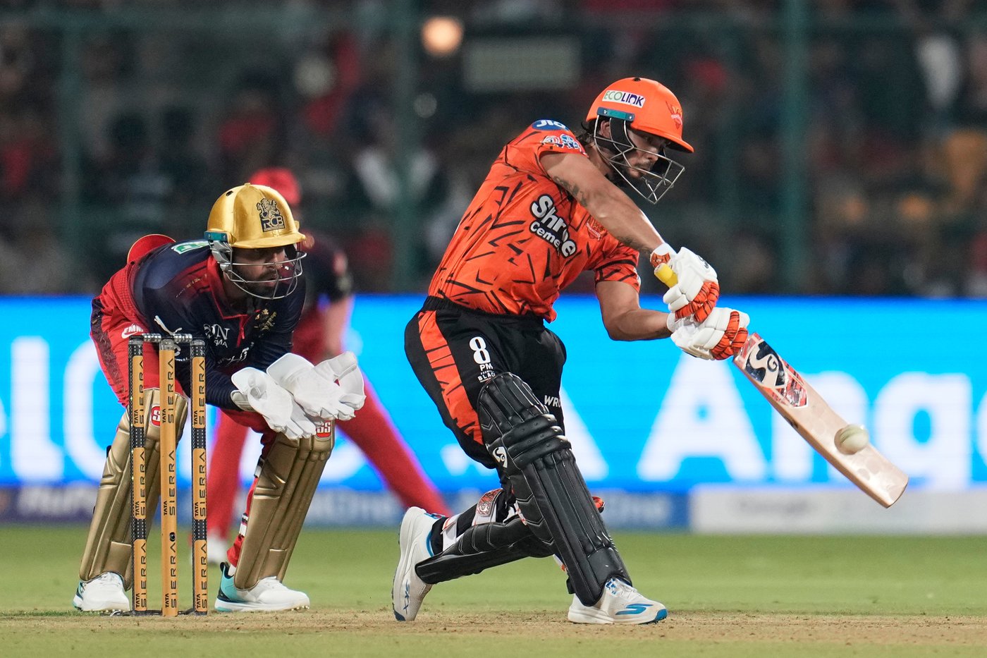 Kohli gets Bengaluru off to winning start in IPL title defense with 6-wicket victory over Hyderabad | iNFOnews.ca