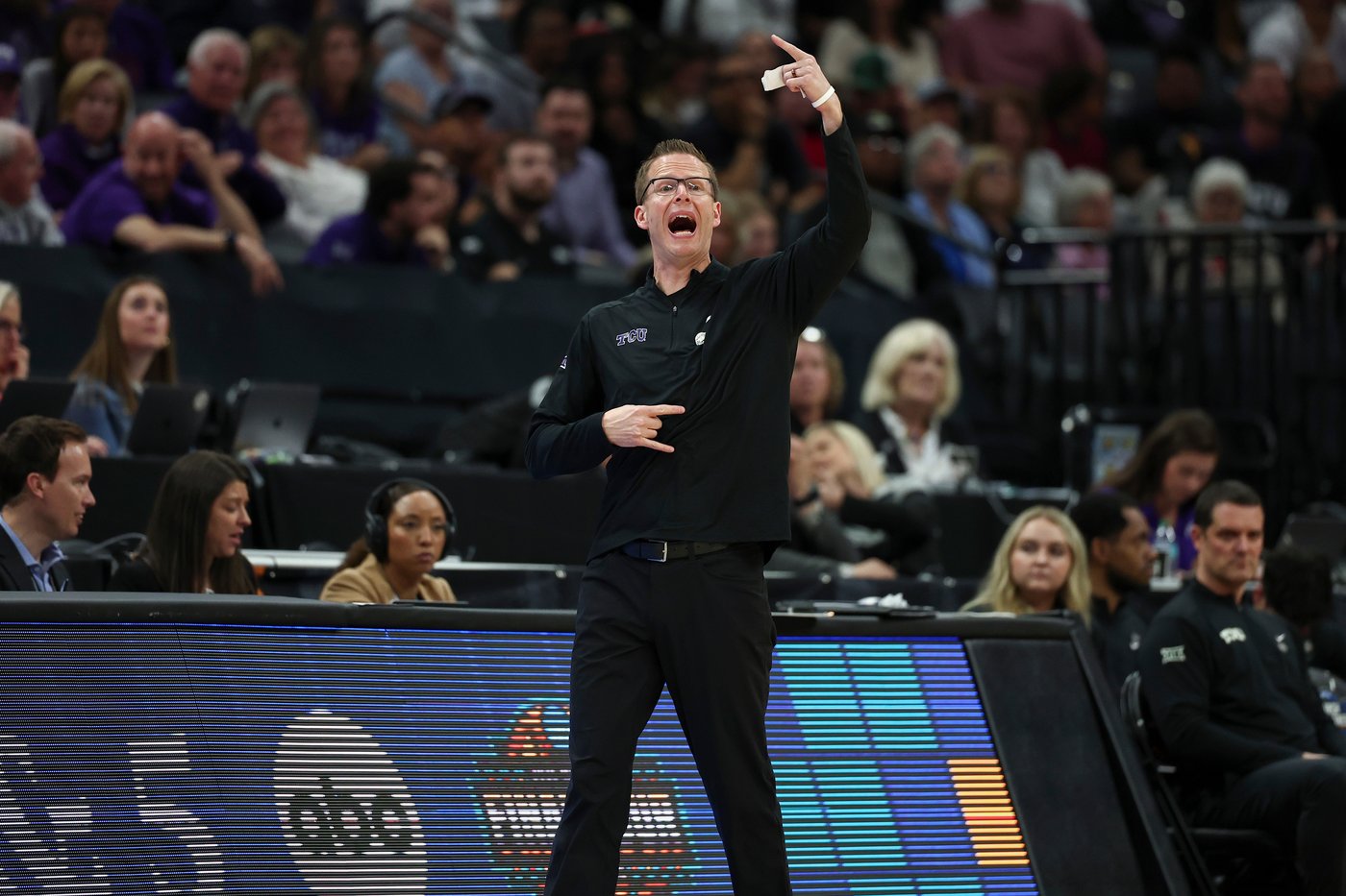 South Carolina looks to get back to the women's Final Four while TCU is trying for its 1st trip | iNFOnews.ca