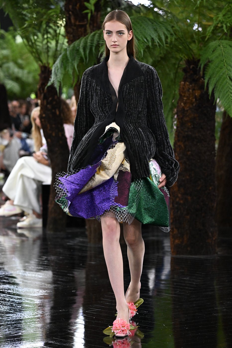 Jonathan Anderson shifts Dior buzz from Taylor Swift’s hidden wedding gown to sculptural couture | iNFOnews.ca Jonathan Anderson shifts Dior buzz from Taylor Swift’s hidden wedding gown to sculptural couture | iNFOnews.ca