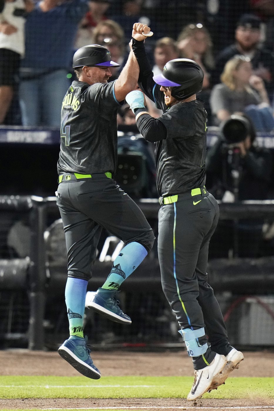 Danny Jansen homers and drives in 4 runs to help the Rays to a 6-3 win over the Braves | iNFOnews.ca