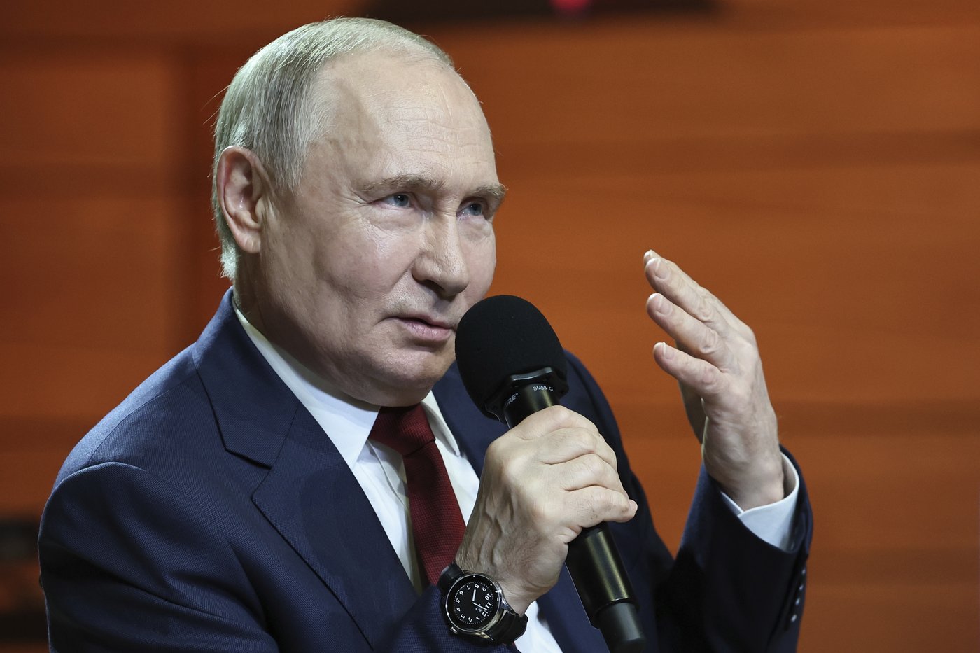 Trump says Russia-Ukraine ceasefire talks will begin immediately following call with Putin | iNFOnews.ca
