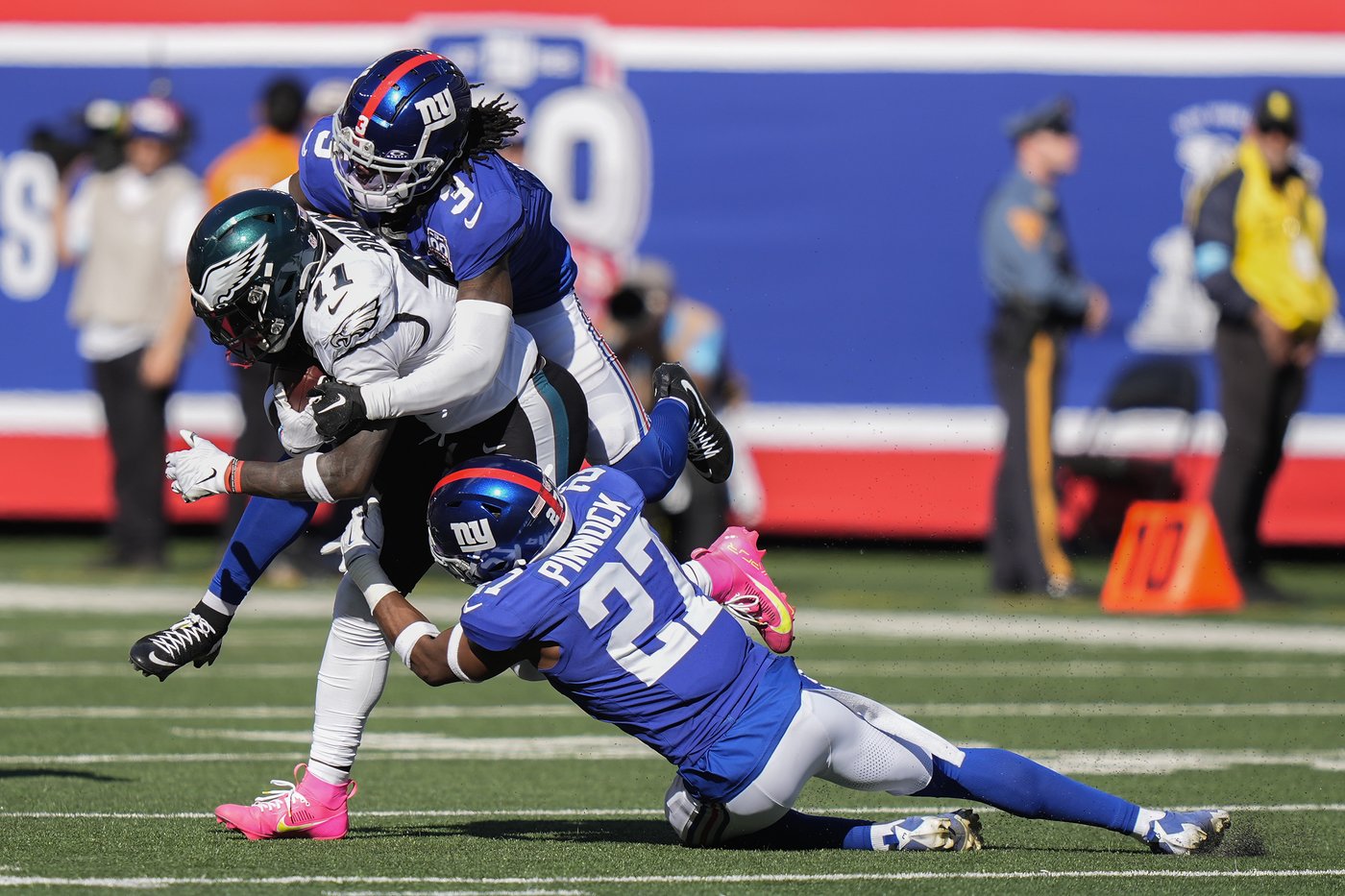 Eagles show how good they can be when Saquon Barkley runs the offense | iNFOnews.ca
