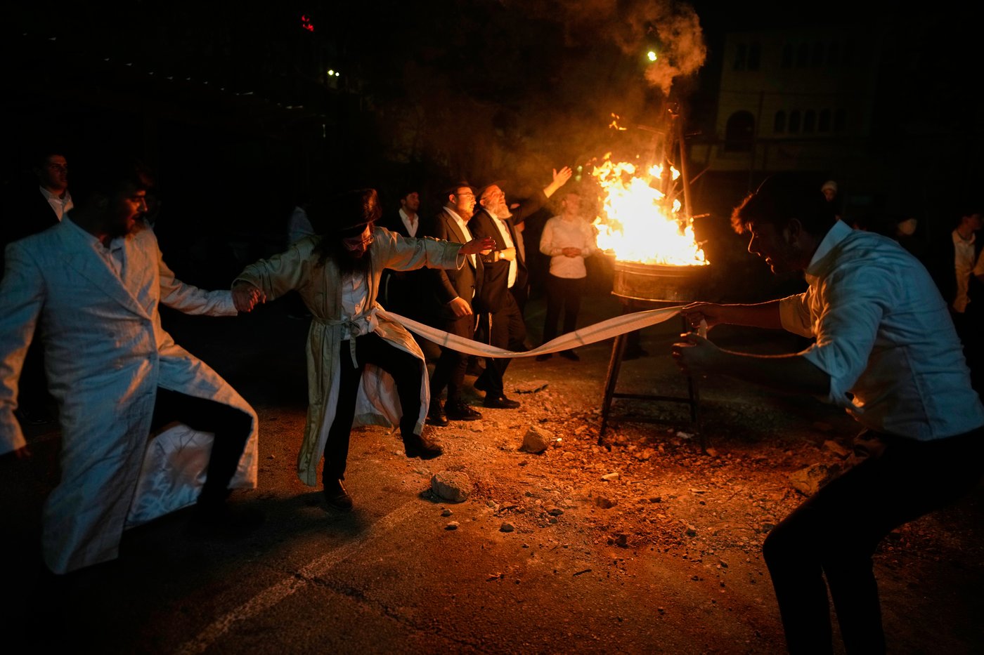 Jewish holiday Lag BaOmer lights up Israel with bonfires and song, in photos | iNFOnews.ca