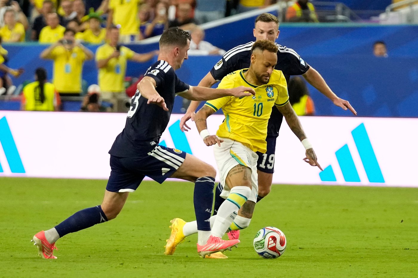 'Our idol is back': Neymar debuts in this World Cup as a sub for Brazil against Scotland | iNFOnews.ca