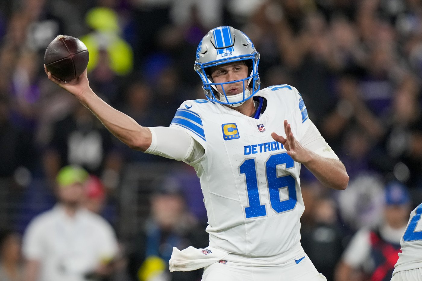 Lions host Browns in matchup of balanced, high-scoring offense and run-stuffing, stingy defense | iNFOnews.ca