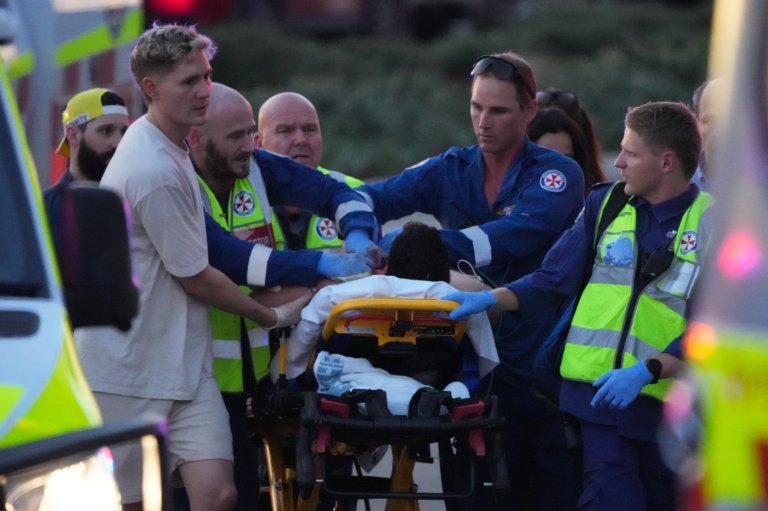 Police say 2 were arrested after reports of several people shot at Sydney’s Bondi Beach | iNFOnews.ca