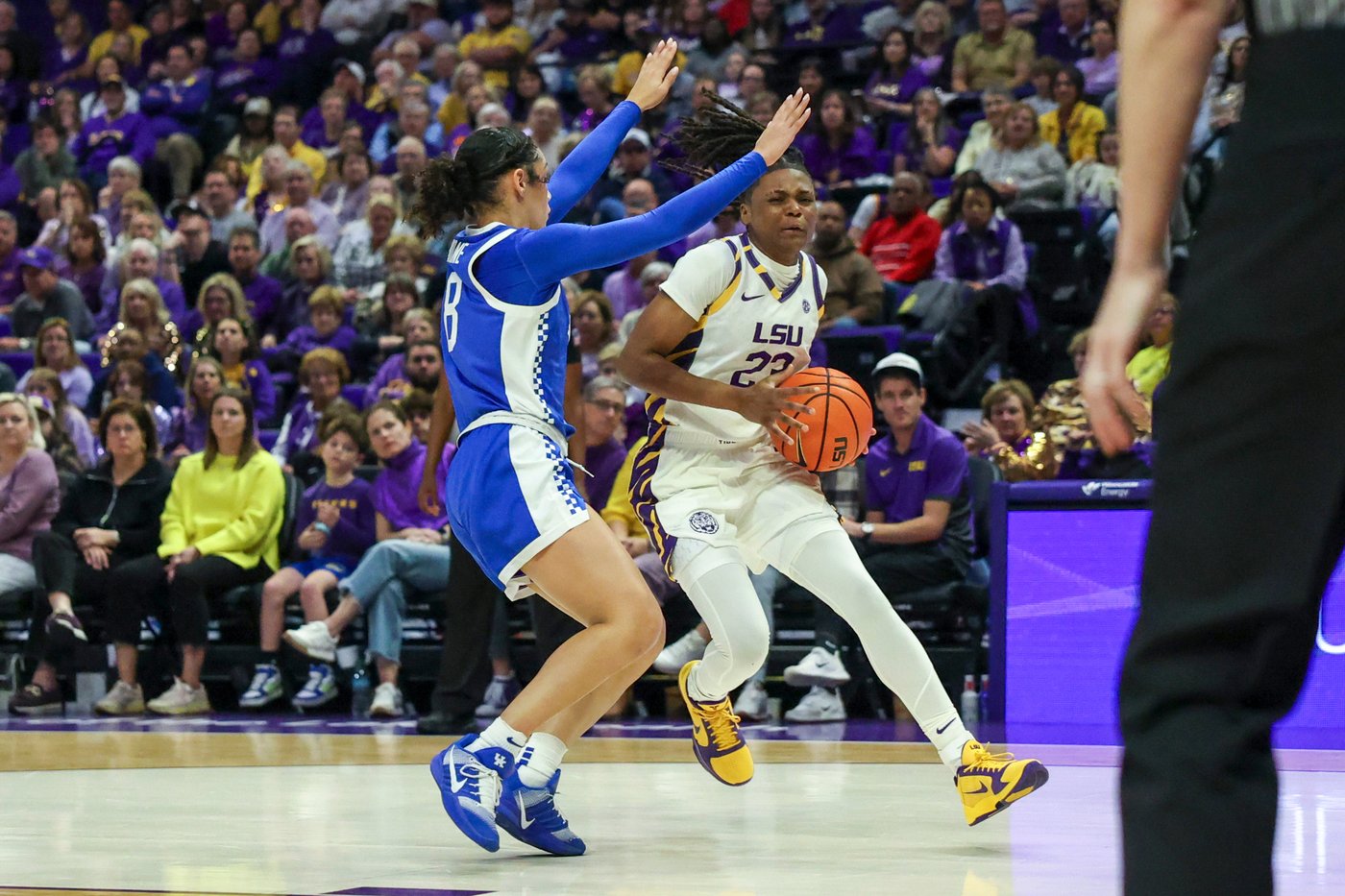 Morgan's last-second 3-pointer lifts No. 11 Kentucky over No. 5 LSU 80-78 as Kiffin looks on | iNFOnews.ca Morgan's last-second 3-pointer lifts No. 11 Kentucky over No. 5 LSU 80-78 as Kiffin looks on | iNFOnews.ca