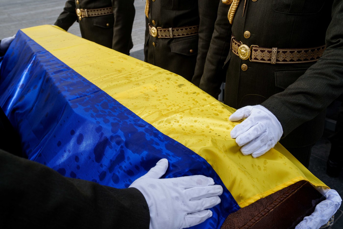 Ukraine buries its unknown soldiers as families wait for identification | iNFOnews.ca