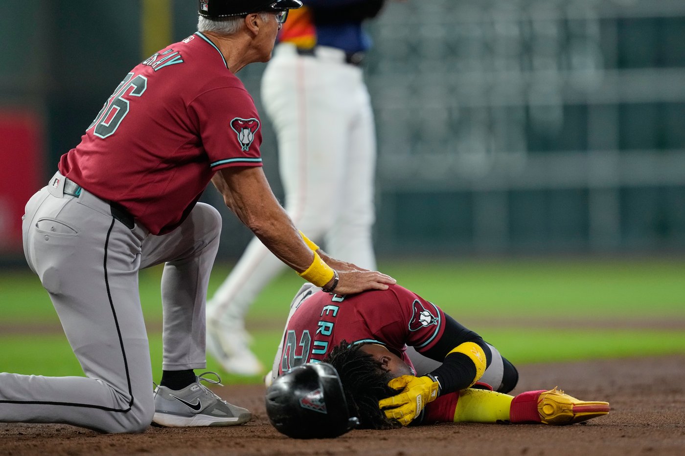Nolan Arenado’s 2-run homer lifts the Diamondbacks past the Astros 3-2 | iNFOnews.ca Nolan Arenado’s 2-run homer lifts the Diamondbacks past the Astros 3-2 | iNFOnews.ca