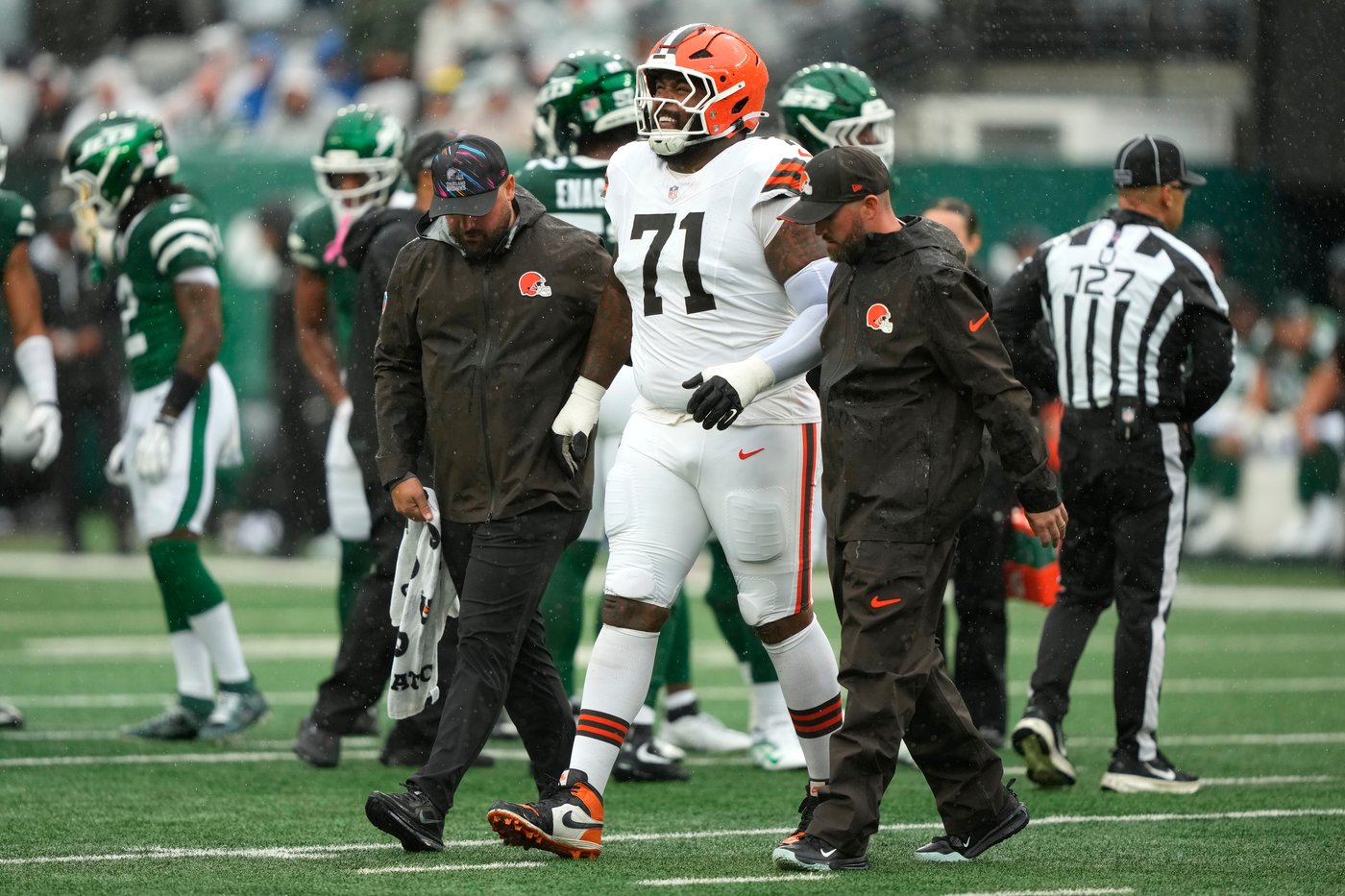 Browns' rebuilt offensive line remains work in progress as team struggles to find offensive footing | iNFOnews.ca