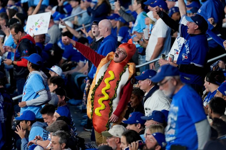 Photo Gallery: Dodgers beat Jays 3-1 to force Game 7 | iNFOnews.ca Photo Gallery: Dodgers beat Jays 3-1 to force Game 7 | iNFOnews.ca