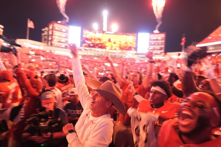 Protect College Sports Act gets renewed push and fresh opposition as college football returns | iNFOnews.ca