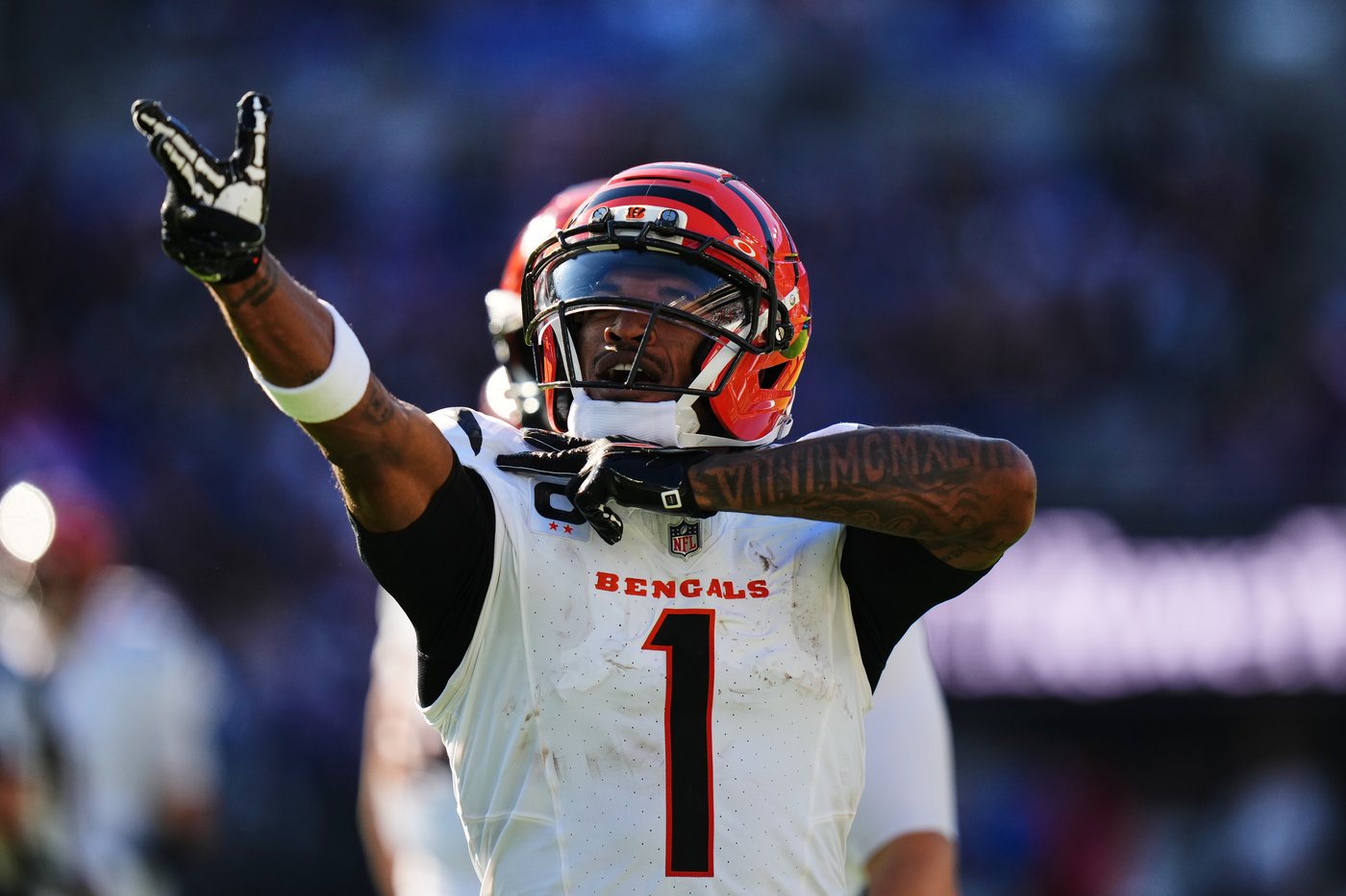 Burrow throws 4 TD passes as Bengals storm past Jackson-less Ravens in 2nd half of 35-13 win | iNFOnews.ca Burrow throws 4 TD passes as Bengals storm past Jackson-less Ravens in 2nd half of 35-13 win | iNFOnews.ca