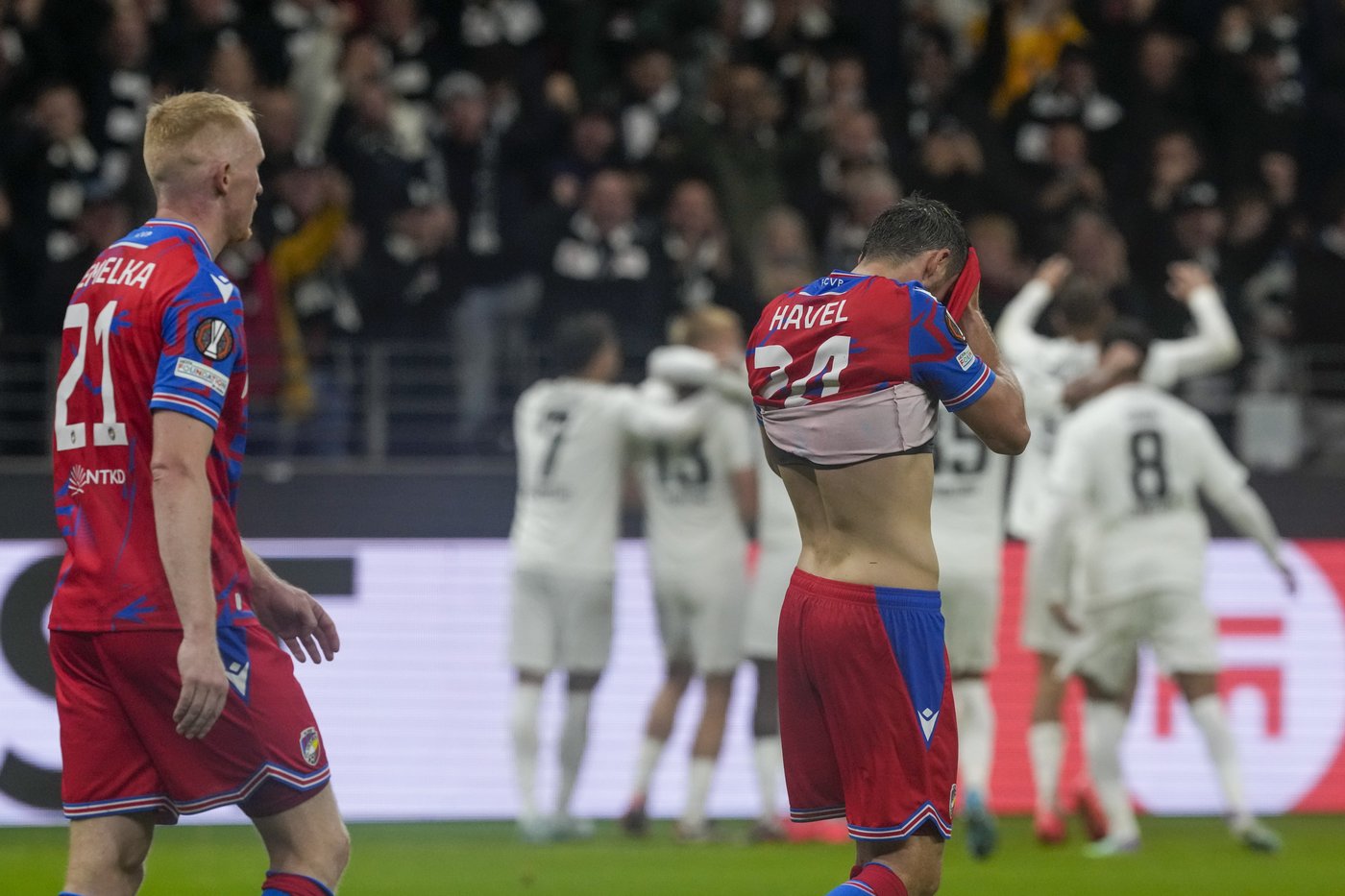Tottenham overcomes early red card to post 3-0 win in revamped Europa League | iNFOnews.ca