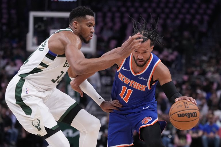 Antetokounmpo scores 37, Rollins adds 25 in Bucks' 121-111 victory over Knicks | iNFOnews.ca Antetokounmpo scores 37, Rollins adds 25 in Bucks' 121-111 victory over Knicks | iNFOnews.ca