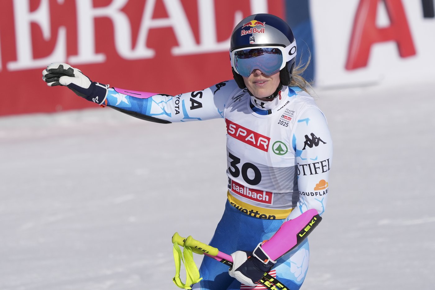 Lindsey Vonn hooks a gate with her arm and doesn't finish her opening race at skiing worlds | iNFOnews.ca Lindsey Vonn hooks a gate with her arm and doesn't finish her opening race at skiing worlds | iNFOnews.ca