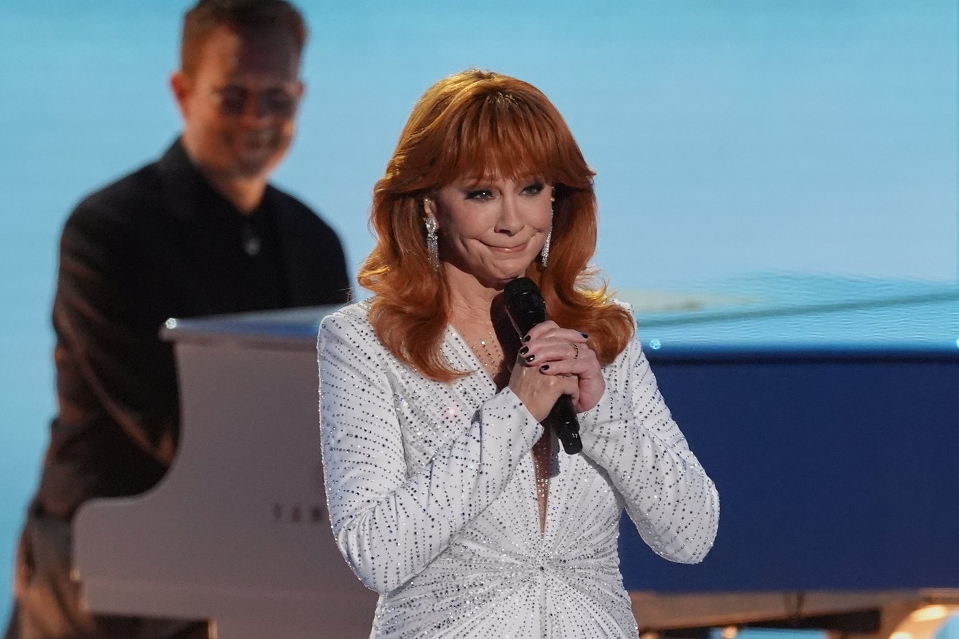 Emmy Awards highlights: Mariska Hargitay sings, Taylor Swift jokes in a skit and 'Buffy' alum unite | iNFOnews.ca