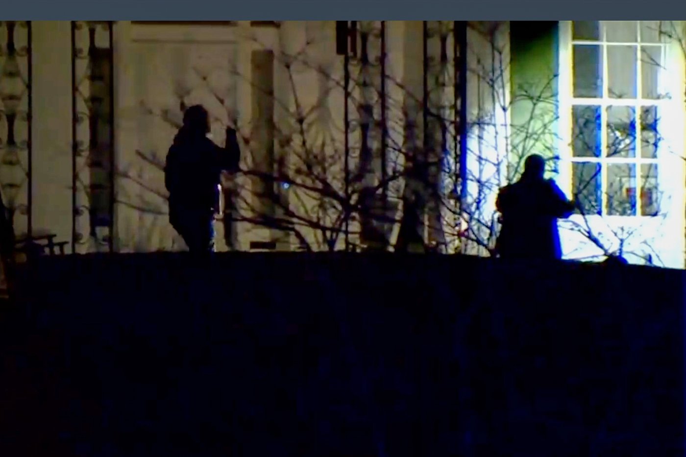 Man who broke windows at Vance's Ohio home is detained, the Secret Service says | iNFOnews.ca Man who broke windows at Vance's Ohio home is detained, the Secret Service says | iNFOnews.ca