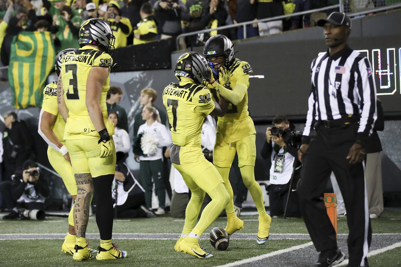 Dillon Gabriel, Jordan James lead No. 6 Oregon to 31-10 victory over Michigan State | iNFOnews.ca Dillon Gabriel, Jordan James lead No. 6 Oregon to 31-10 victory over Michigan State | iNFOnews.ca