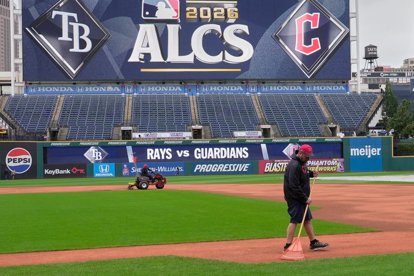 Rays and Guardians to play ALCS Game 3 in afternoon to beat rain. NLCS game also moved up | iNFOnews.ca