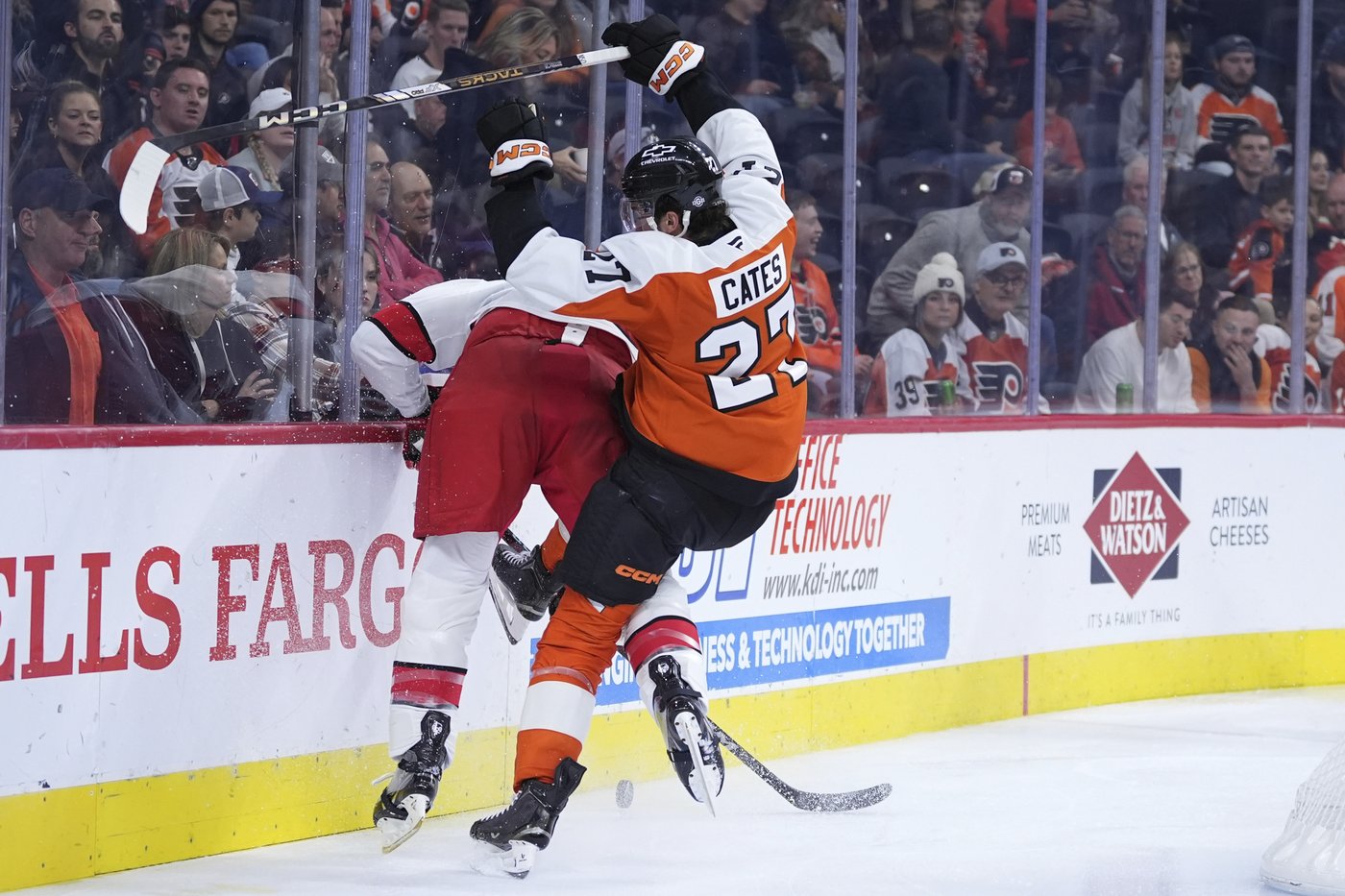 Hurricanes use 3-goal outburst at start of the third period to defeat Flyers 4-1 | iNFOnews.ca Hurricanes use 3-goal outburst at start of the third period to defeat Flyers 4-1 | iNFOnews.ca