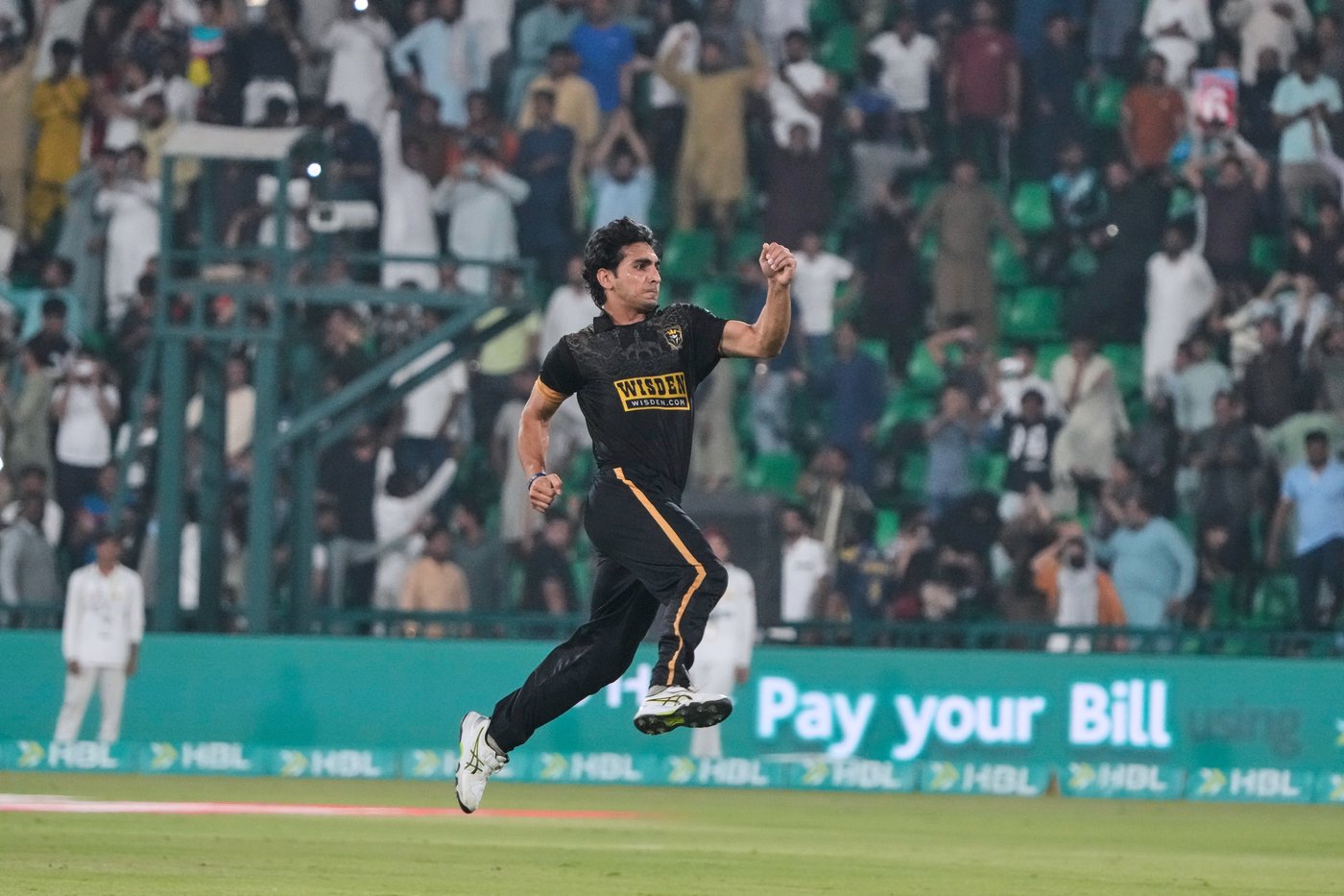 Shah bowls sensational 3-run last over to lift PSL debutant Hyderabad into the final | iNFOnews.ca