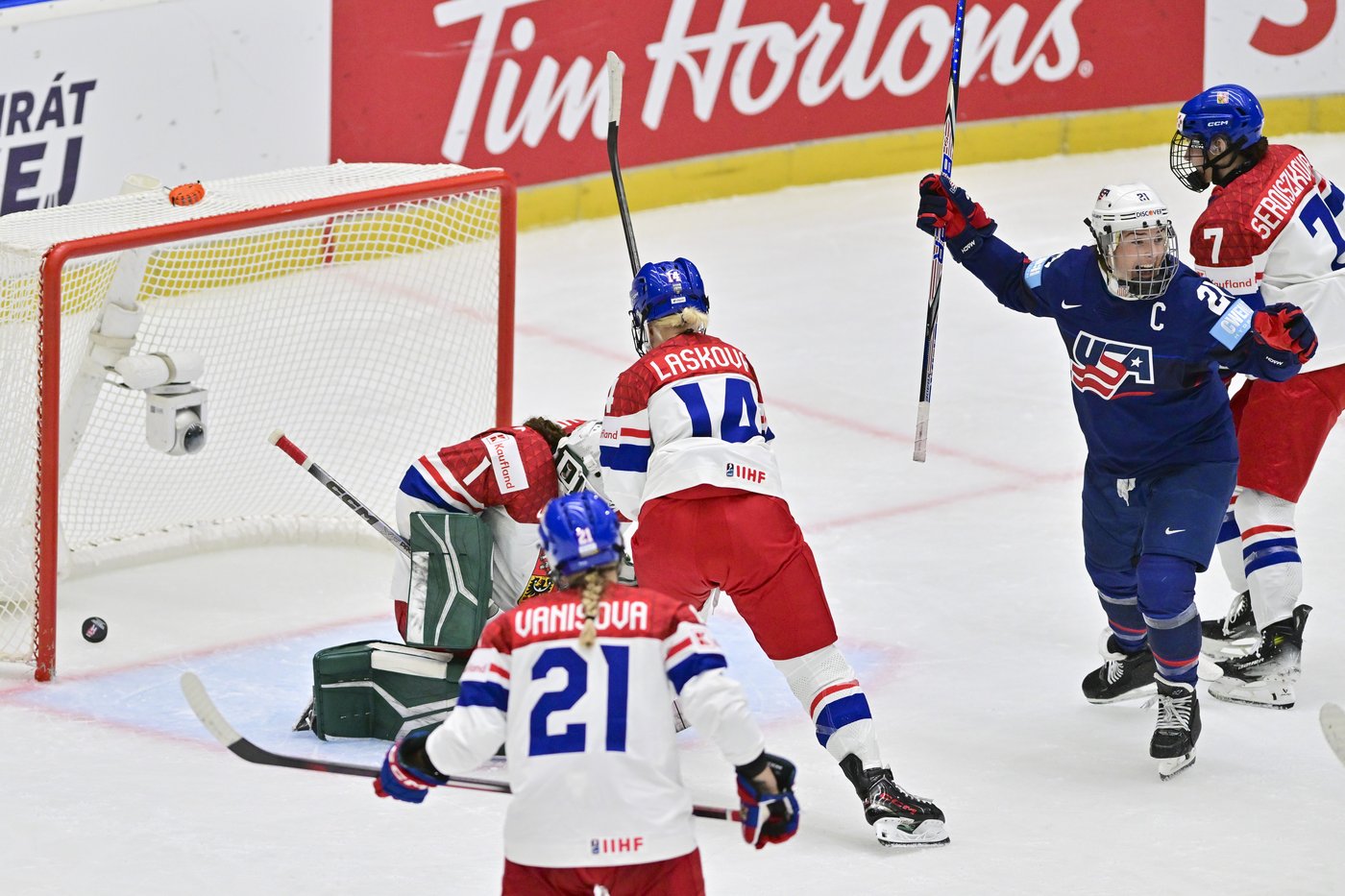 US blanks the Czechs and Canada beats the Swiss at women’s ice hockey worlds | iNFOnews.ca US blanks the Czechs and Canada beats the Swiss at women’s ice hockey worlds | iNFOnews.ca