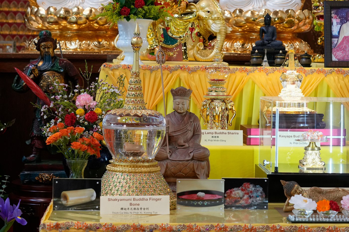 Teeth, finger bones and blessings: Buddhist relics inspire belief | iNFOnews.ca Teeth, finger bones and blessings: Buddhist relics inspire belief | iNFOnews.ca