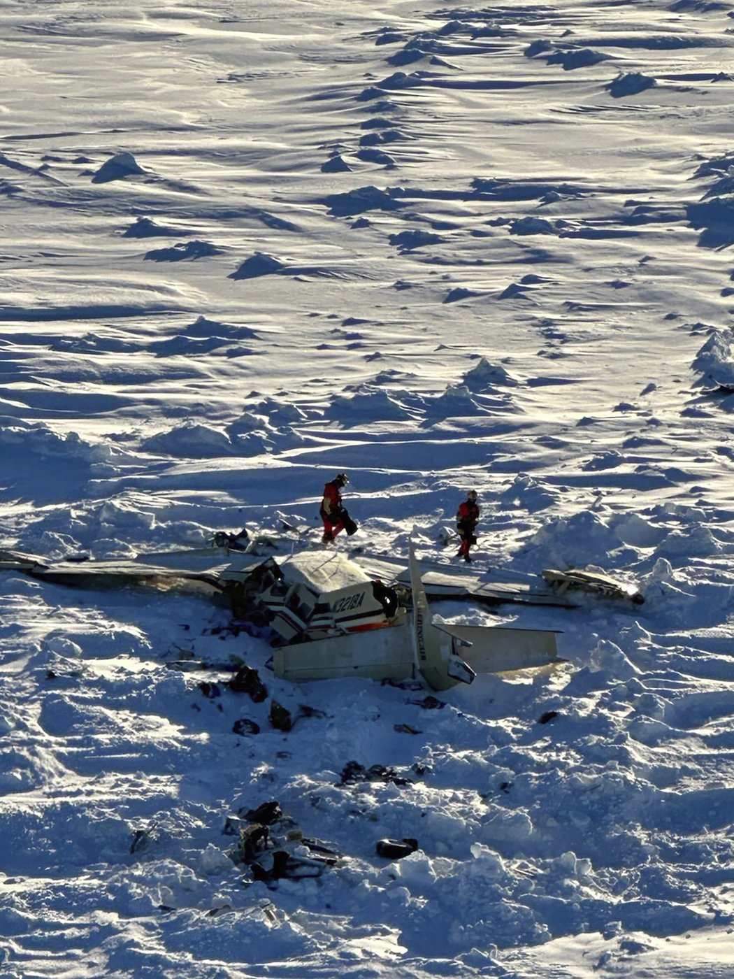 Crews rush to recover commuter plane found crashed on Alaska sea ice before expected snow and wind | iNFOnews.ca