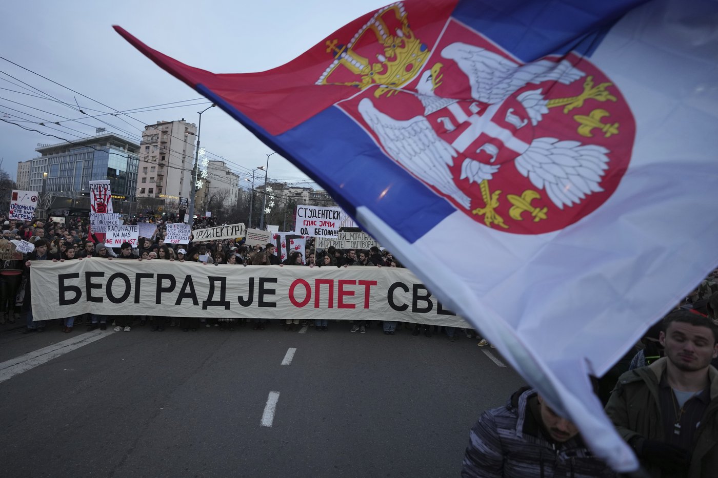 Thousands stream into Belgrade square to protest against populist Serbian president | iNFOnews.ca