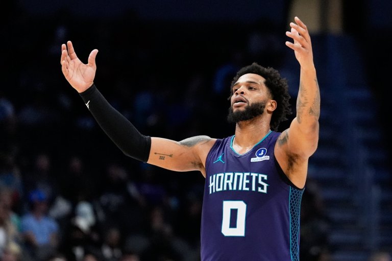 Hornets snap losing streak with 111-100 win over Bucks as Bridges scores 20 | iNFOnews.ca