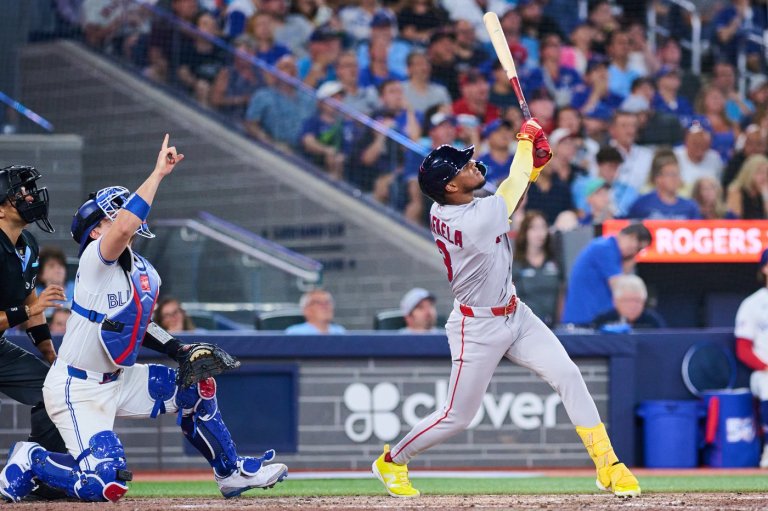Confusing call in seventh inning gives Red Sox run in 2-1 loss to Blue Jays | iNFOnews.ca