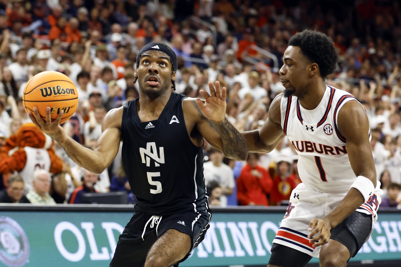 Broome has 30 points and 17 rebounds to lead No. 4 Auburn past North Alabama 102-69 | iNFOnews.ca