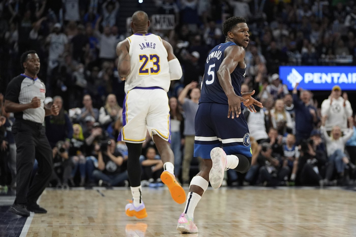 Timberwolves push Lakers to edge of elimination with 116-113 comeback win behind Edwards' 43 points | iNFOnews.ca
