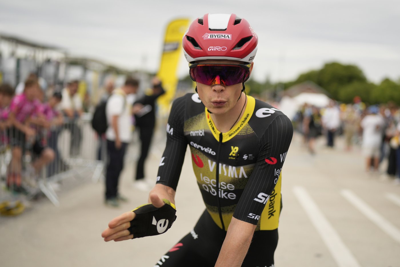 Tour de France: Philipsen wins first stage, Pogačar finishes safely | iNFOnews.ca