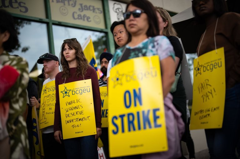 B.C. public workers' strike expands to liquor, cannabis distribution warehouses | iNFOnews.ca