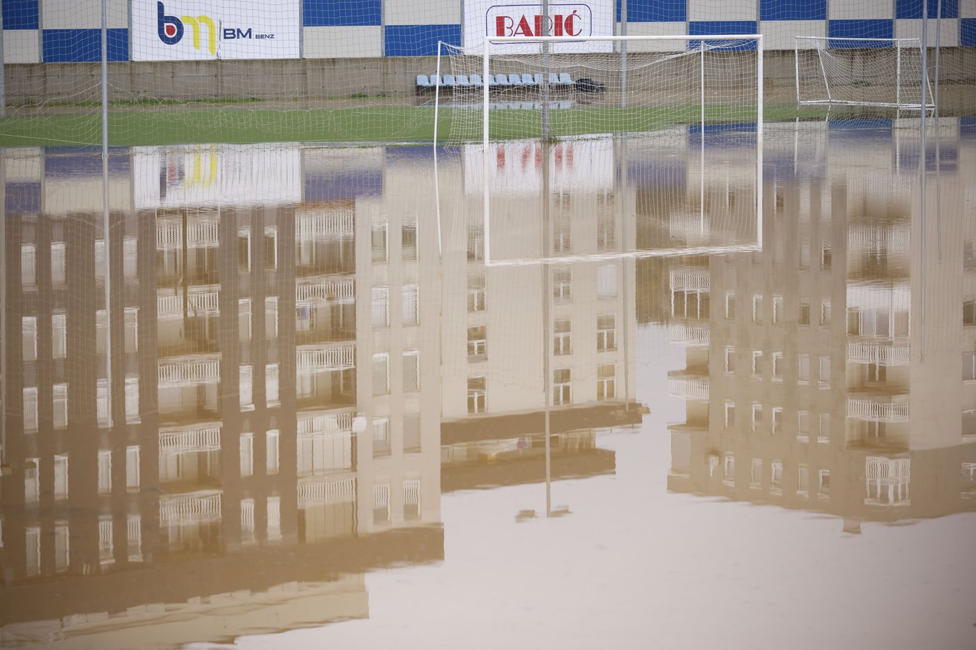 Rainstorms and heavy floods hit large parts of Bosnia, killing at least 16 people | iNFOnews.ca