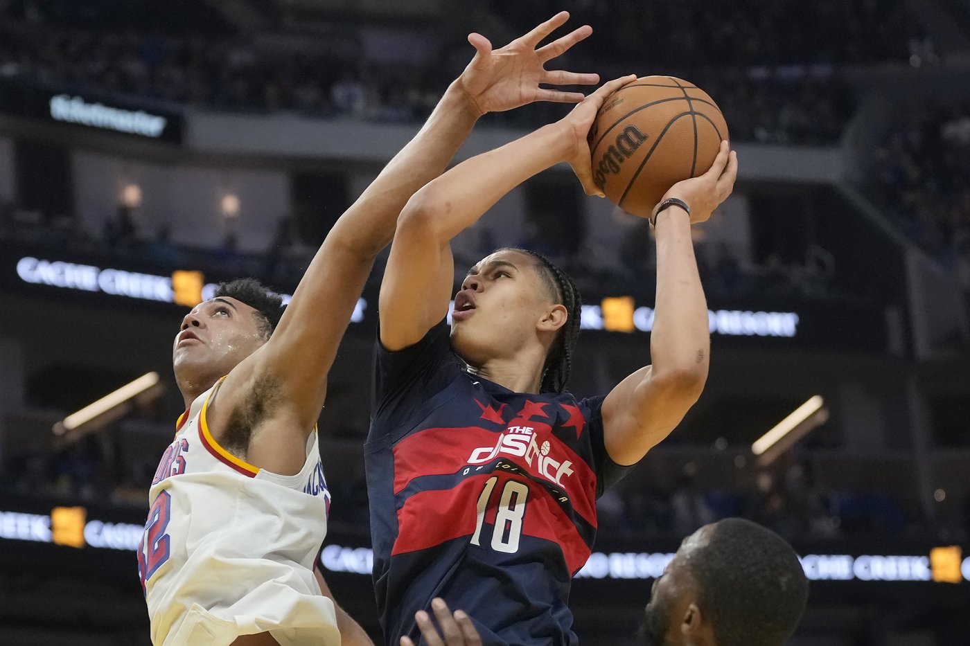 Stephen Curry scores 26 before leaving with ankle injury as Warriors beat Wizards 122-114 | iNFOnews.ca Stephen Curry scores 26 before leaving with ankle injury as Warriors beat Wizards 122-114 | iNFOnews.ca