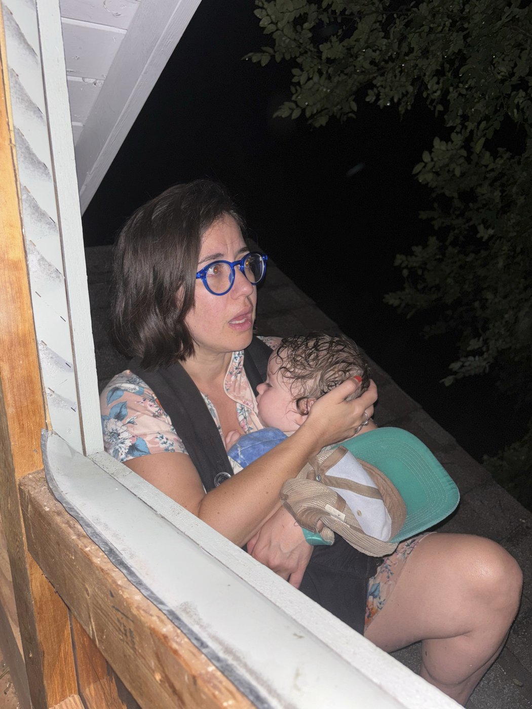 A Texas family clung to life on their roof, capturing the terrifying flooding in photos and video | iNFOnews.ca