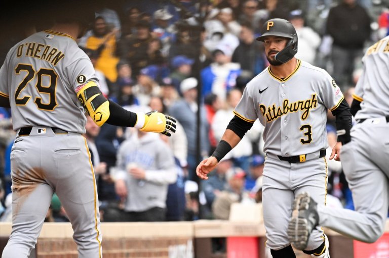 Pirates survive 2 bases-loaded scares, beat Cubs 4-3 on a throwing error to clinch series | iNFOnews.ca