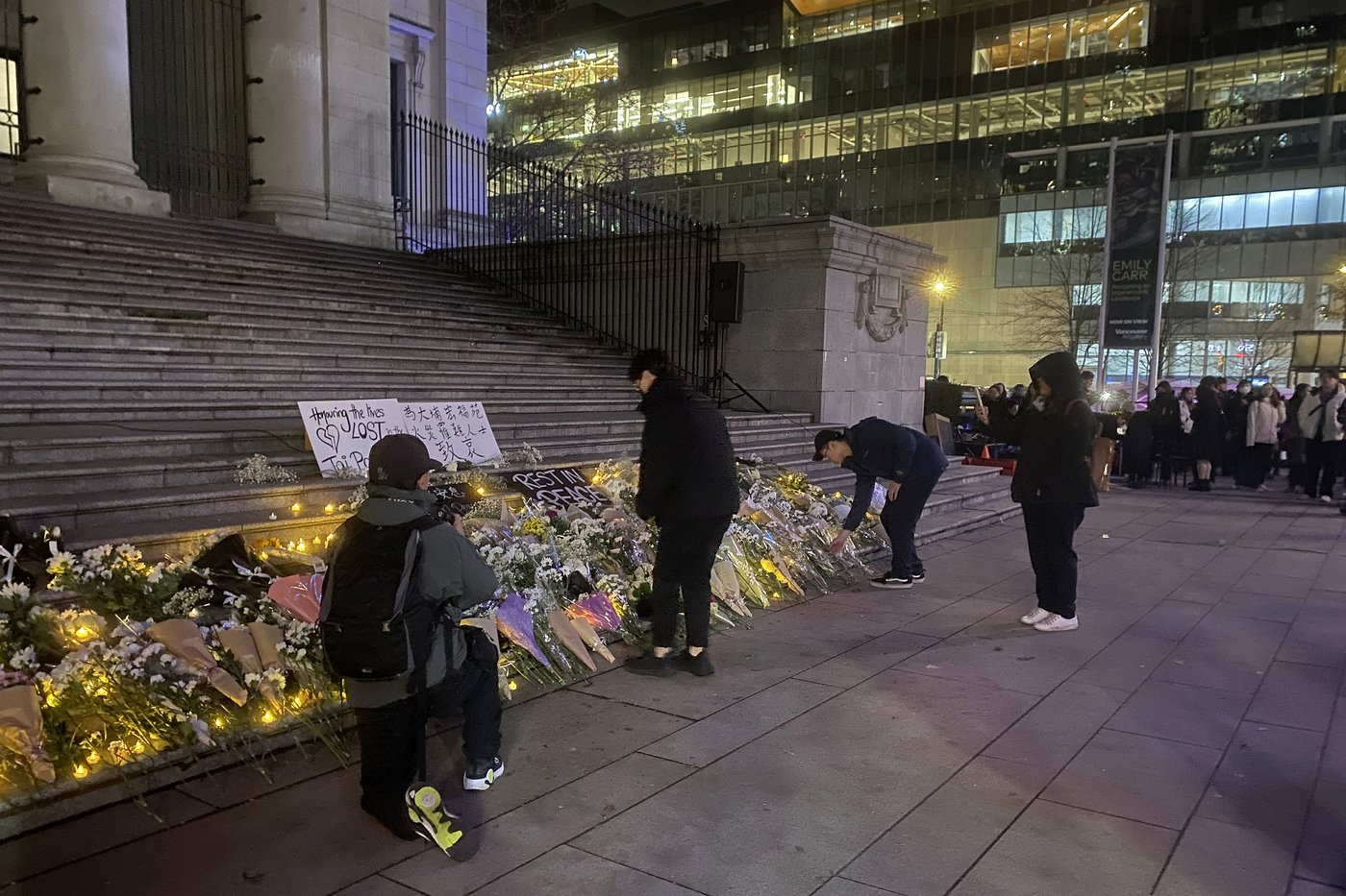 B.C. community holds vigil to mourn deaths, losses in deadly Hong Kong fire | iNFOnews.ca